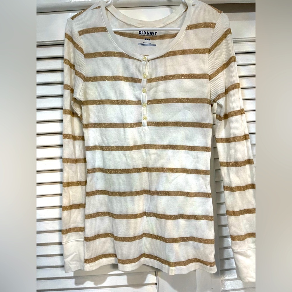 Old Navy women long-sleeve t-shirt